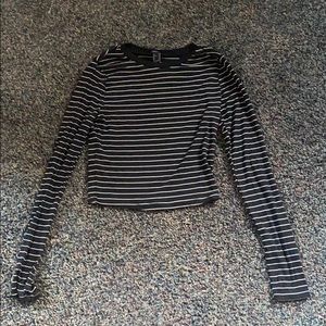 cropped long-sleeved shirt